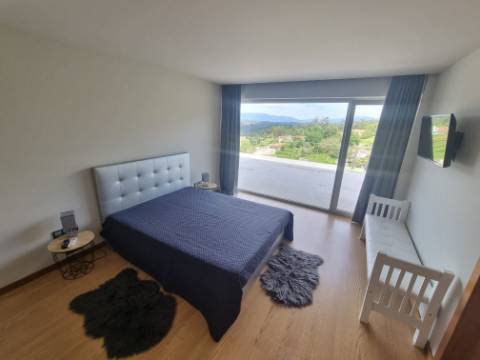 Moradia Moderna Hilltop com Vistas Panorâmicas