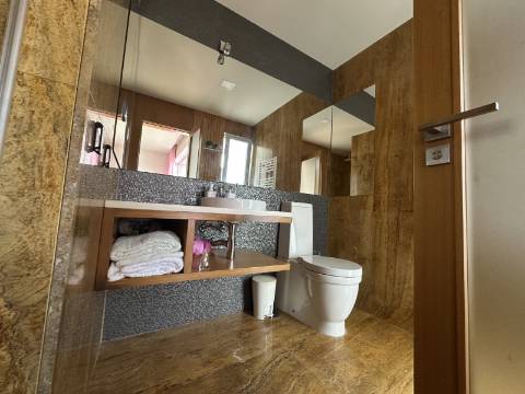 Moradia Moderna Hilltop com Vistas Panorâmicas