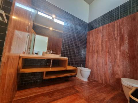 Moradia Moderna Hilltop com Vistas Panorâmicas