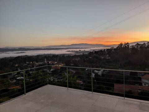 Moradia Moderna Hilltop com Vistas Panorâmicas