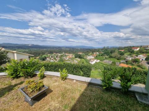 Moradia Moderna Hilltop com Vistas Panorâmicas