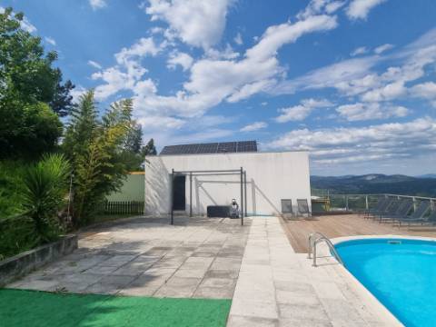 Moradia Moderna Hilltop com Vistas Panorâmicas