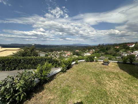 Moradia Moderna Hilltop com Vistas Panorâmicas