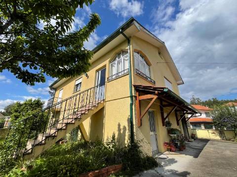 Moradia V3 em Couto, Arcos de Valdevez