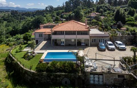 Deslumbrante Quinta de Pedra T4 com Piscina, Vista Rio e Potencial de Expansão - Ponte de Lima