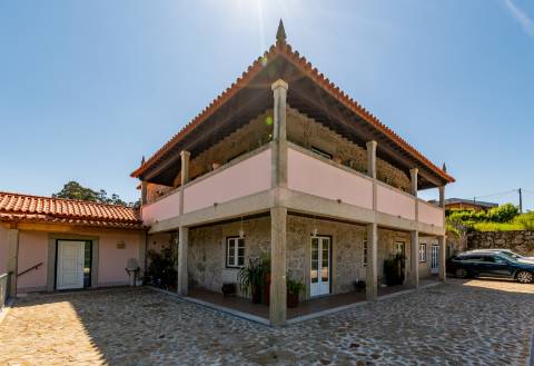Deslumbrante Quinta de Pedra T4 com Piscina, Vista Rio e Potencial de Expansão - Ponte de Lima