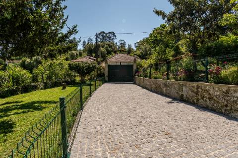 Deslumbrante Quinta de Pedra T4 com Piscina, Vista Rio e Potencial de Expansão - Ponte de Lima