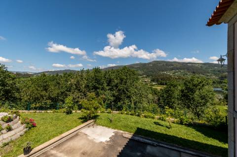 Deslumbrante Quinta de Pedra T4 com Piscina, Vista Rio e Potencial de Expansão - Ponte de Lima