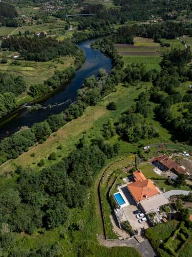 Deslumbrante Quinta de Pedra T4 com Piscina, Vista Rio e Potencial de Expansão - Ponte de Lima