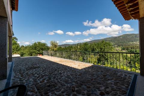 Deslumbrante Quinta de Pedra T4 com Piscina, Vista Rio e Potencial de Expansão - Ponte de Lima