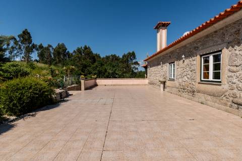 Deslumbrante Quinta de Pedra T4 com Piscina, Vista Rio e Potencial de Expansão - Ponte de Lima