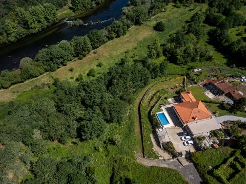Deslumbrante Quinta de Pedra T4 com Piscina, Vista Rio e Potencial de Expansão - Ponte de Lima