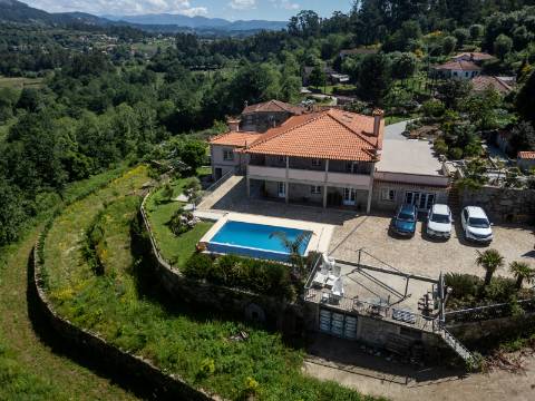 Deslumbrante Quinta de Pedra T4 com Piscina, Vista Rio e Potencial de Expansão - Ponte de Lima