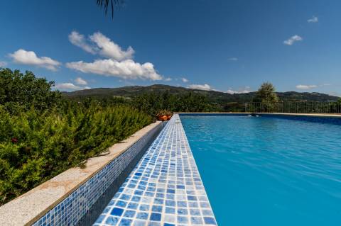 Deslumbrante Quinta de Pedra T4 com Piscina, Vista Rio e Potencial de Expansão - Ponte de Lima