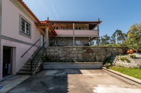 Deslumbrante Quinta de Pedra T4 com Piscina, Vista Rio e Potencial de Expansão - Ponte de Lima