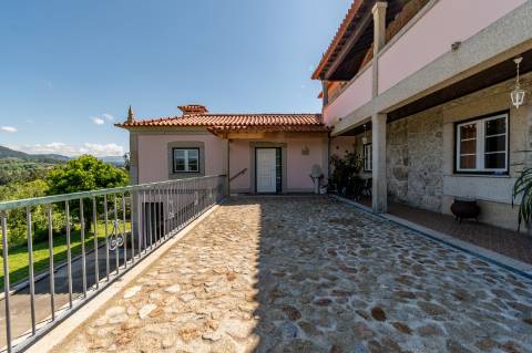 Deslumbrante Quinta de Pedra T4 com Piscina, Vista Rio e Potencial de Expansão - Ponte de Lima