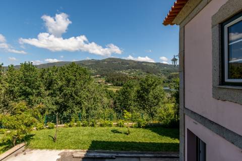 Deslumbrante Quinta de Pedra T4 com Piscina, Vista Rio e Potencial de Expansão - Ponte de Lima
