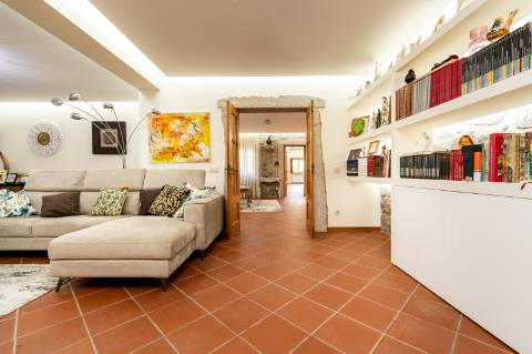 Deslumbrante Quinta de Pedra T4 com Piscina, Vista Rio e Potencial de Expansão - Ponte de Lima