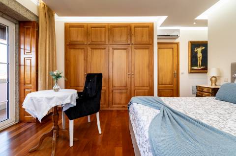 Deslumbrante Quinta de Pedra T4 com Piscina, Vista Rio e Potencial de Expansão - Ponte de Lima