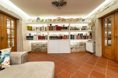 Deslumbrante Quinta de Pedra T4 com Piscina, Vista Rio e Potencial de Expansão - Ponte de Lima