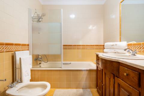 Deslumbrante Quinta de Pedra T4 com Piscina, Vista Rio e Potencial de Expansão - Ponte de Lima