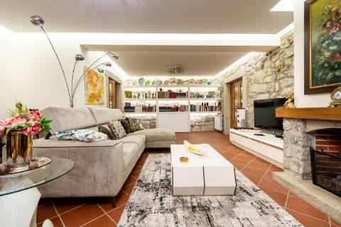 Deslumbrante Quinta de Pedra T4 com Piscina, Vista Rio e Potencial de Expansão - Ponte de Lima