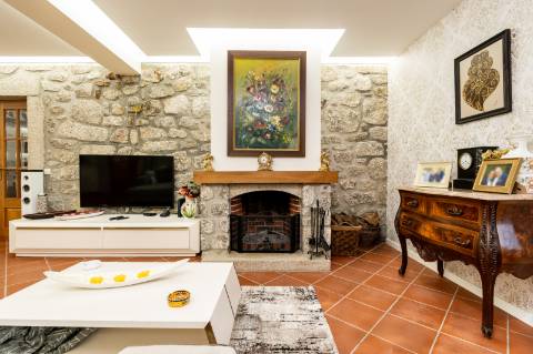 Deslumbrante Quinta de Pedra T4 com Piscina, Vista Rio e Potencial de Expansão - Ponte de Lima