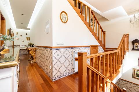 Deslumbrante Quinta de Pedra T4 com Piscina, Vista Rio e Potencial de Expansão - Ponte de Lima