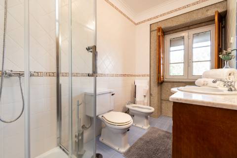 Deslumbrante Quinta de Pedra T4 com Piscina, Vista Rio e Potencial de Expansão - Ponte de Lima