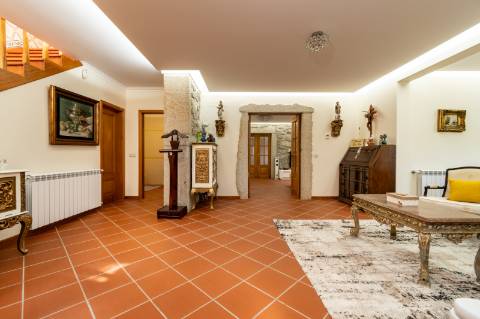 Deslumbrante Quinta de Pedra T4 com Piscina, Vista Rio e Potencial de Expansão - Ponte de Lima