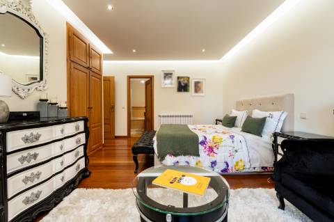 Deslumbrante Quinta de Pedra T4 com Piscina, Vista Rio e Potencial de Expansão - Ponte de Lima