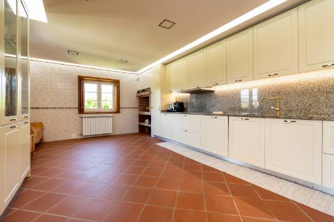 Deslumbrante Quinta de Pedra T4 com Piscina, Vista Rio e Potencial de Expansão - Ponte de Lima