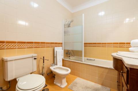 Deslumbrante Quinta de Pedra T4 com Piscina, Vista Rio e Potencial de Expansão - Ponte de Lima