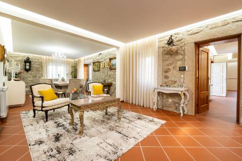 Deslumbrante Quinta de Pedra T4 com Piscina, Vista Rio e Potencial de Expansão - Ponte de Lima