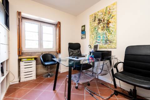 Deslumbrante Quinta de Pedra T4 com Piscina, Vista Rio e Potencial de Expansão - Ponte de Lima