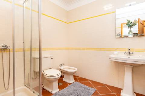 Deslumbrante Quinta de Pedra T4 com Piscina, Vista Rio e Potencial de Expansão - Ponte de Lima