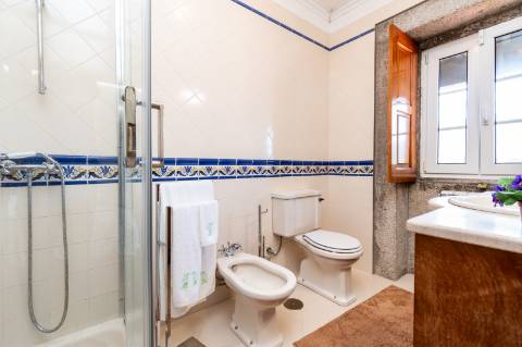 Deslumbrante Quinta de Pedra T4 com Piscina, Vista Rio e Potencial de Expansão - Ponte de Lima