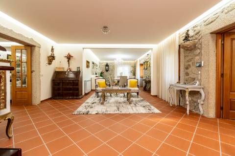 Deslumbrante Quinta de Pedra T4 com Piscina, Vista Rio e Potencial de Expansão - Ponte de Lima