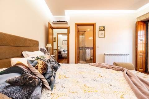 Deslumbrante Quinta de Pedra T4 com Piscina, Vista Rio e Potencial de Expansão - Ponte de Lima