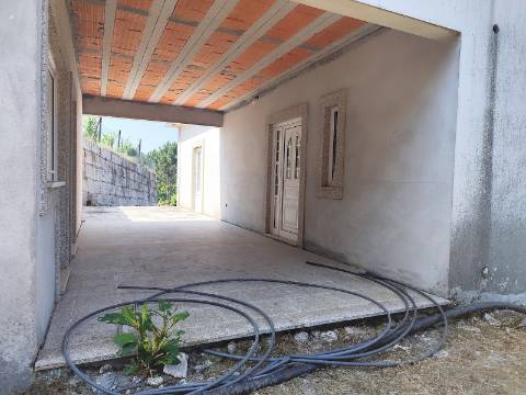 Moradia T3 em fase de acabamentos - Vilela, Arcos de Valdevez