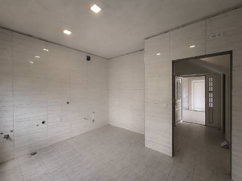 Moradia T3 em fase de acabamentos - Vilela, Arcos de Valdevez