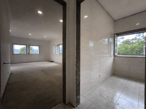 Moradia T3 em fase de acabamentos - Vilela, Arcos de Valdevez