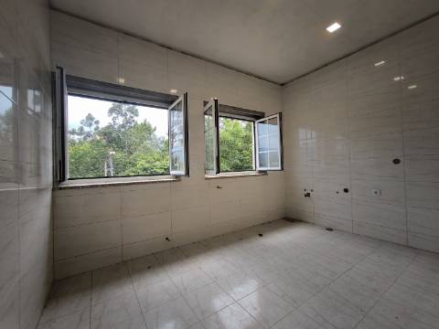 Moradia T3 em fase de acabamentos - Vilela, Arcos de Valdevez