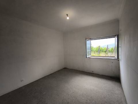 Moradia T3 em fase de acabamentos - Vilela, Arcos de Valdevez