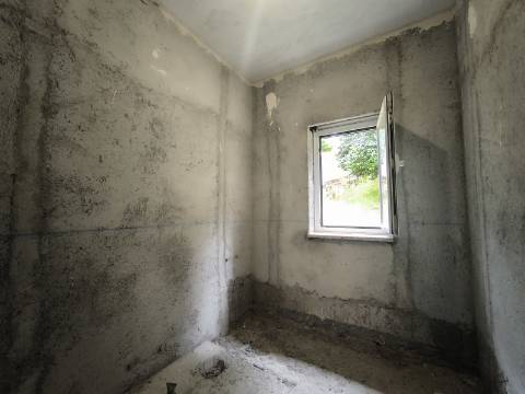 Moradia T3 em fase de acabamentos - Vilela, Arcos de Valdevez