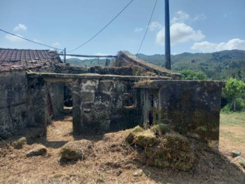 Ruina em Azias, Ponte da Barca