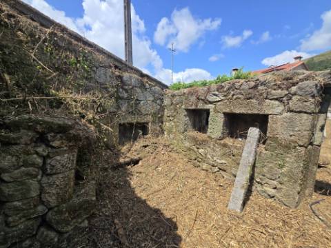 Ruina em Azias, Ponte da Barca