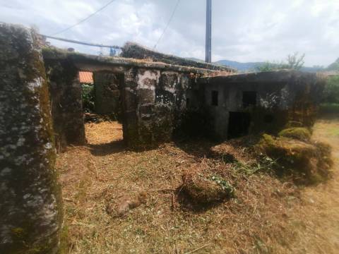 Ruina em Azias, Ponte da Barca