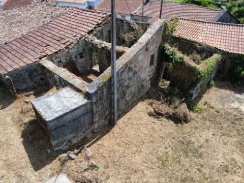 Ruina em Azias, Ponte da Barca