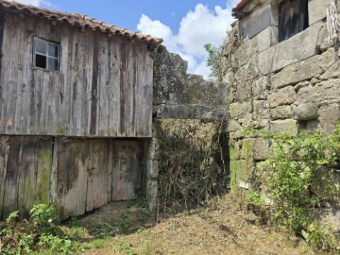 Ruina em Azias, Ponte da Barca